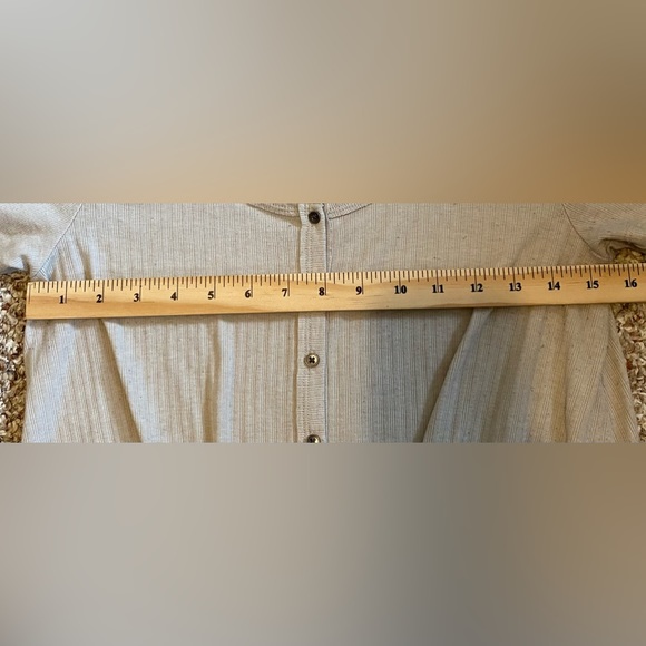 Hollister Tie Front T-Shirt - Picture 3 of 5